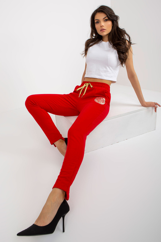 Červené dámské tepláky s nášivkou