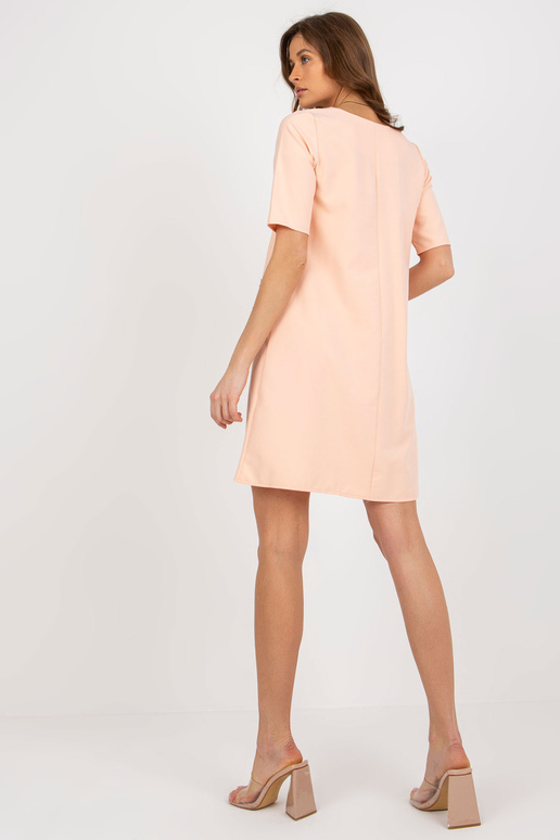 Broskvové jednoduché koktejlové šaty...