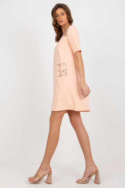 Broskvové jednoduché koktejlové šaty...