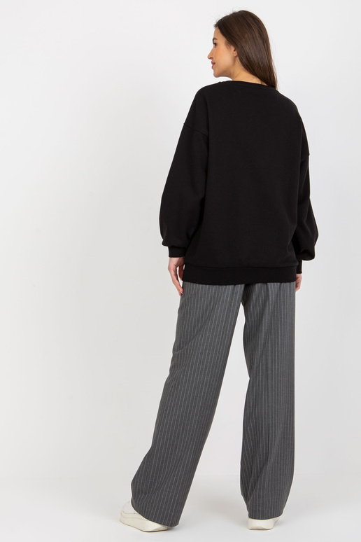 Černá oversize mikina volného střihu... Černá oversize mikina volného střihu...