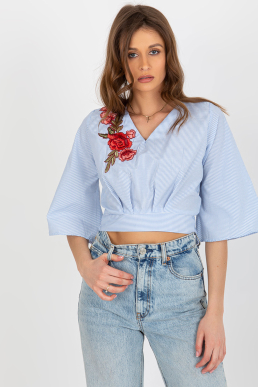 Světle modrá a bílá krátká...