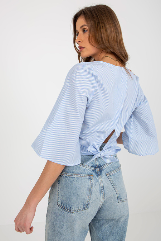 Světle modrá a bílá krátká...