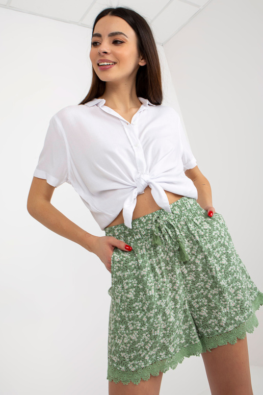 Světle zelené ležérní květinové...