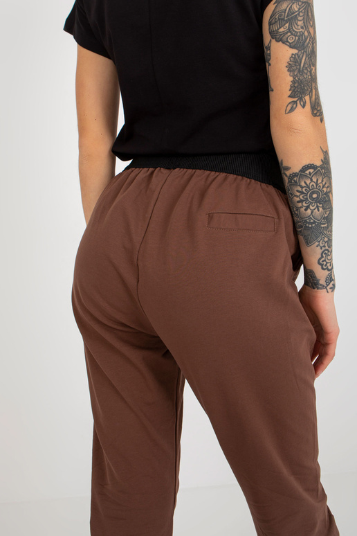 Hnědé basic tepláky s kapsami