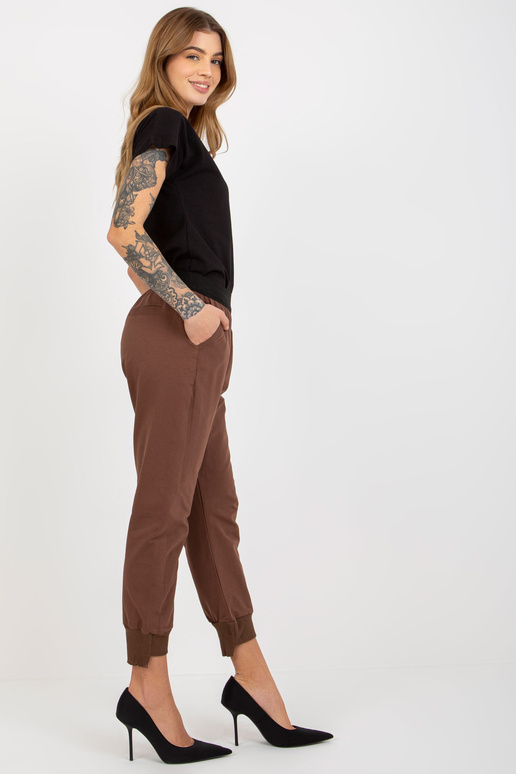 Hnědé basic tepláky s kapsami