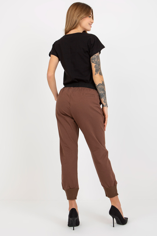 Hnědé basic tepláky s kapsami