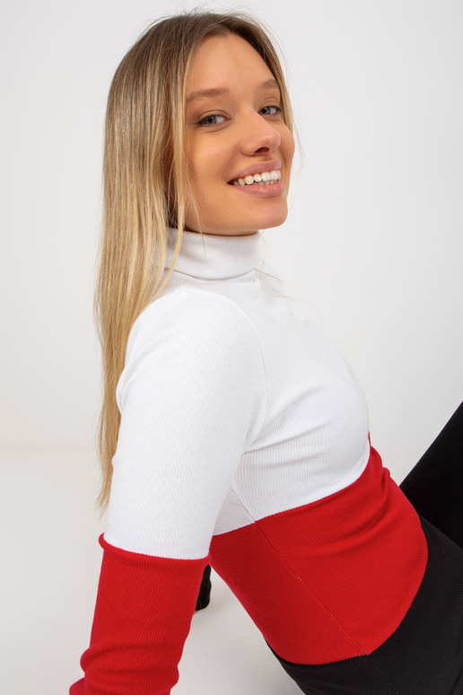 Ecru-červená vypasovaná základní...