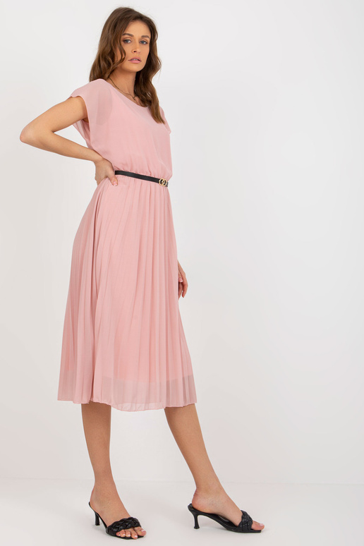 Světle růžové rozevláté šaty s...