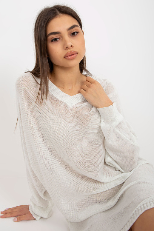 Bílé volné pletené šaty na léto