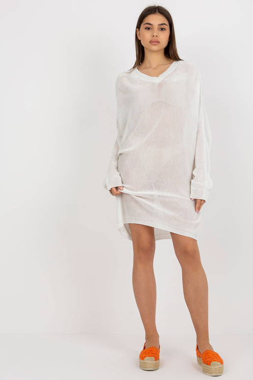 Bílé volné pletené šaty na léto