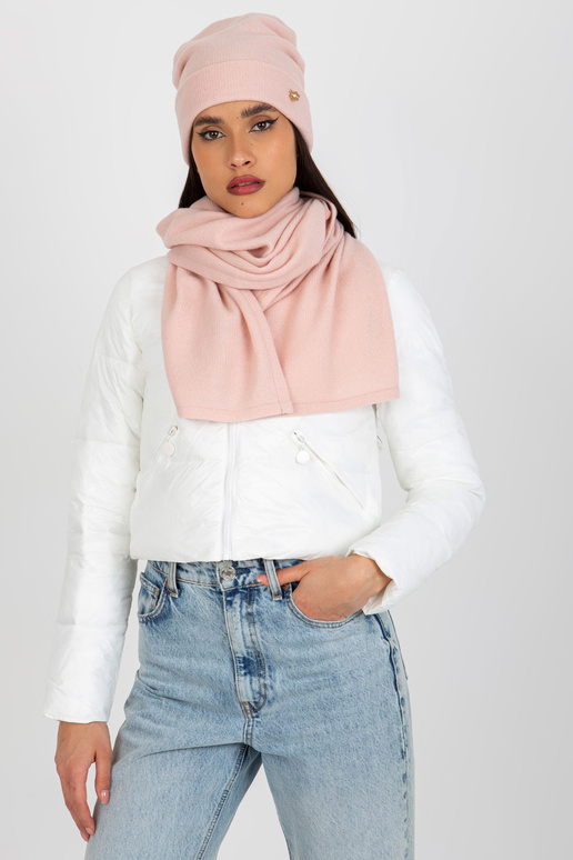 Světle růžový zimní set s čepicí a šálou
