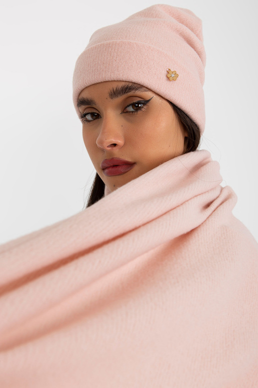Světle růžový zimní set s čepicí a šálou