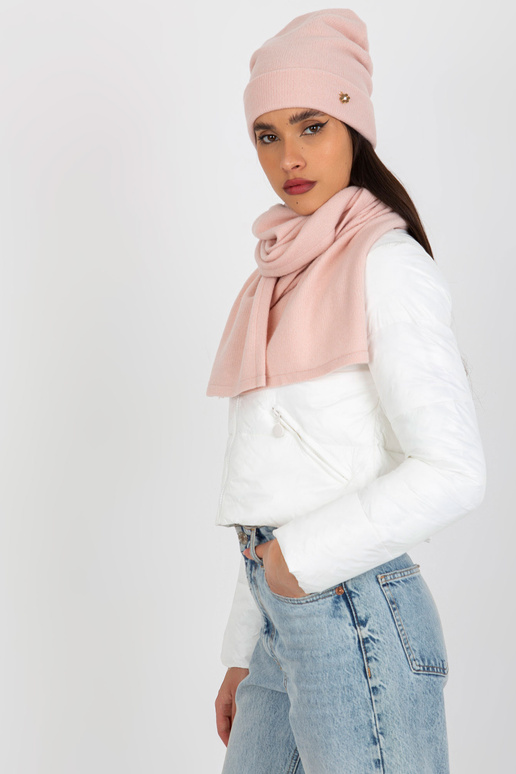 Světle růžový zimní set s čepicí a šálou