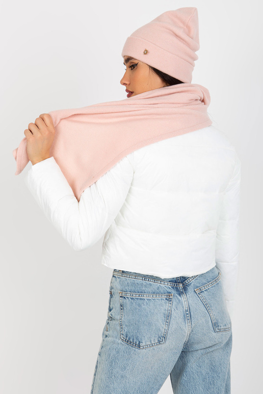 Světle růžový zimní set s čepicí a šálou