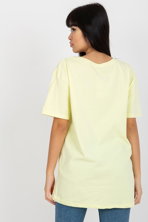Žluté volné tričko s nápisem Žluté volné tričko s nápisem
