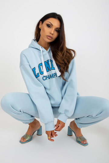 Světle modrá a tepláková...