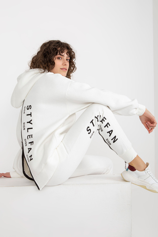 Ecru dvoudílná tepláková souprava se... Ecru dvoudílná tepláková souprava se...