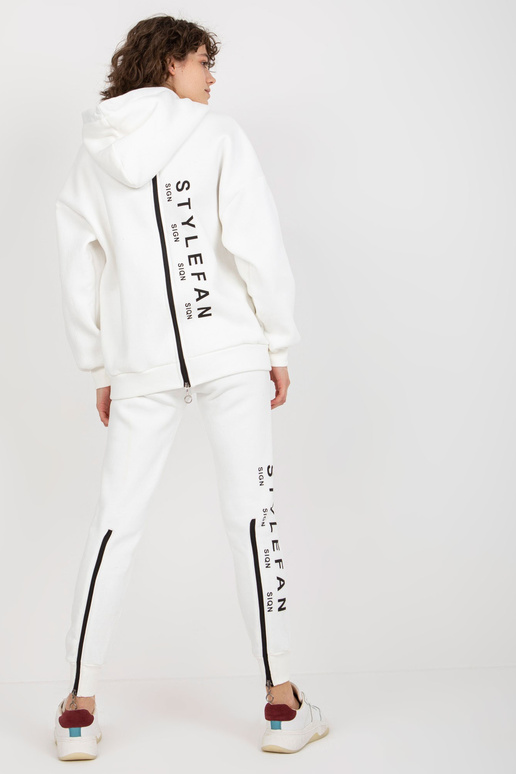 Ecru dvoudílná tepláková souprava se... Ecru dvoudílná tepláková souprava se...