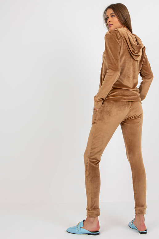 Tmavý set z velbloudího veluru s...