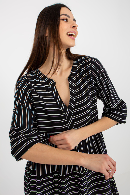 Černé volné pruhované šaty s volánem...