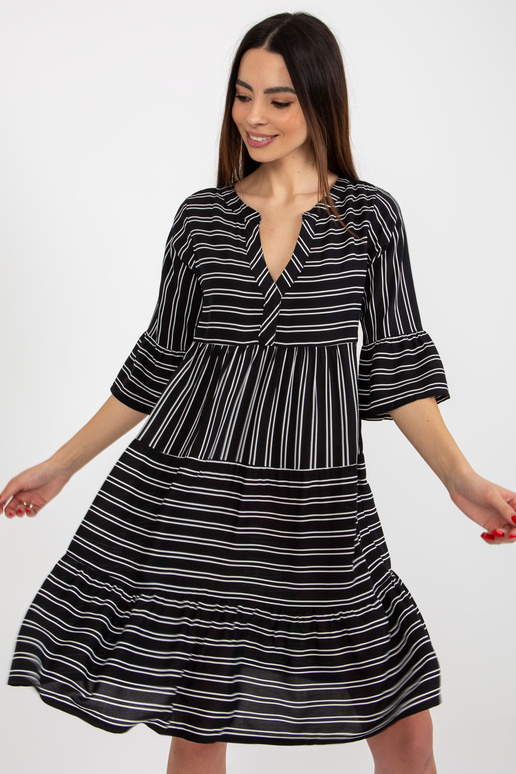 Černé volné pruhované šaty s volánem...