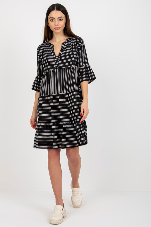Černé volné pruhované šaty s volánem...