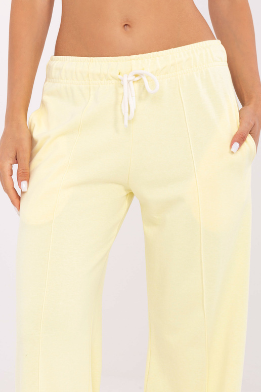 Světle žluté sportovní kalhoty