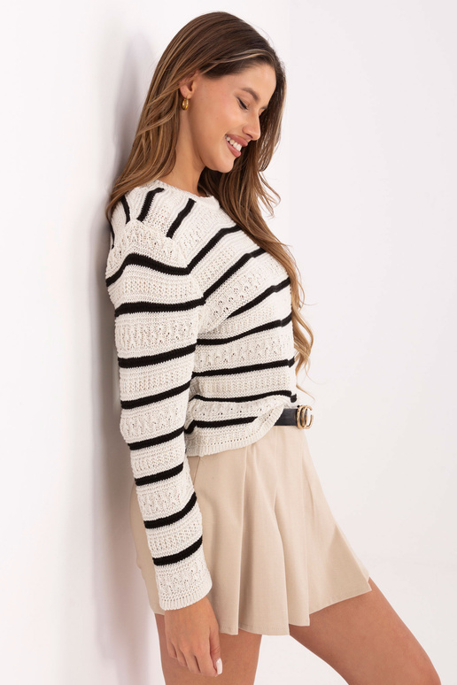 Svetr v přírodní barvě Svetr v přírodní barvě