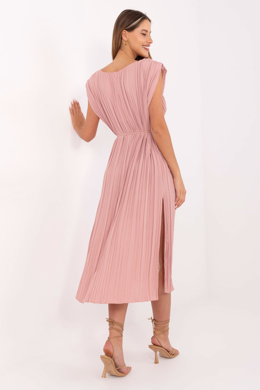 Tmavě růžové šaty