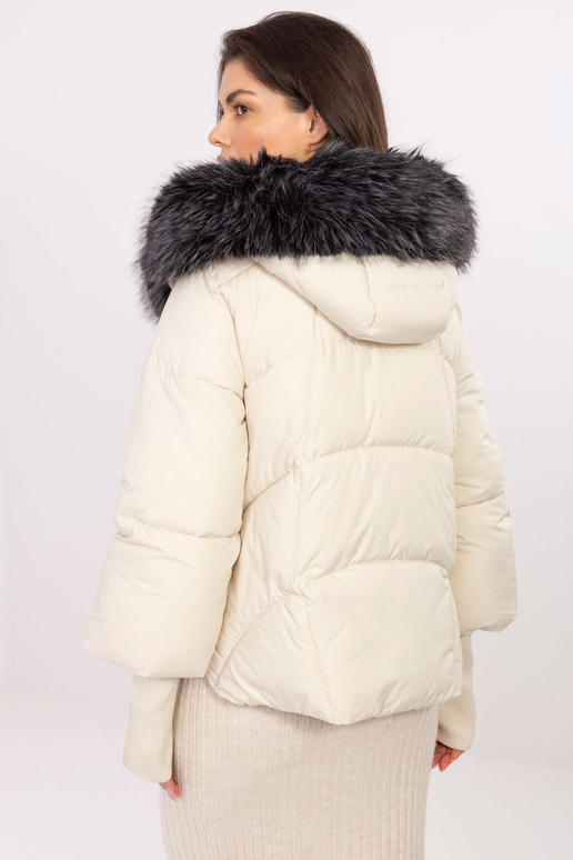 Světle béžová bunda