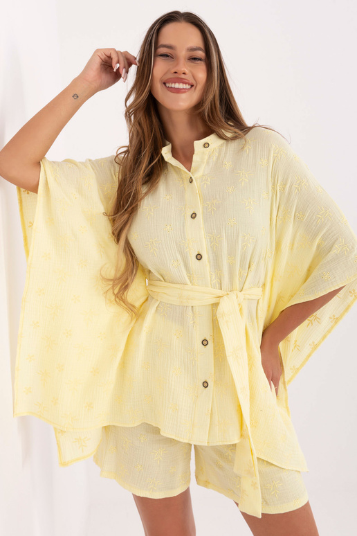 Světle žlutý oděv Světle žlutý oděv