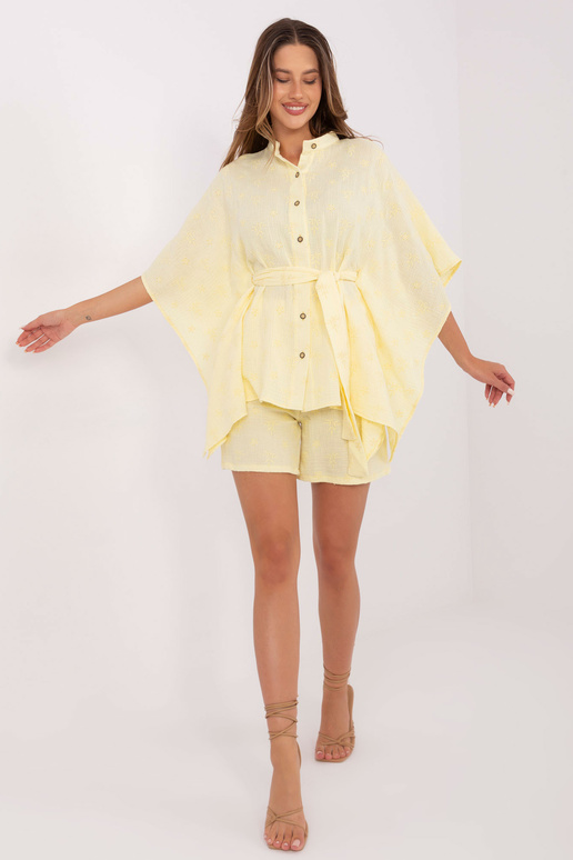 Světle žlutý oděv Světle žlutý oděv