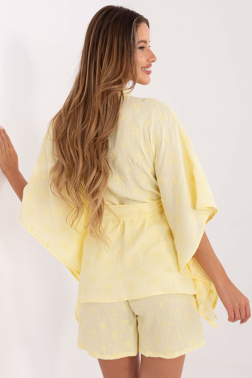 Světle žlutý oděv Světle žlutý oděv