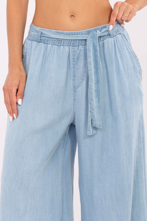 Světle modré kalhoty