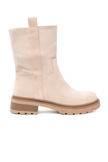 Nowoczesne  boty o prostym fasonie