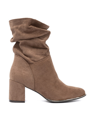 béžové boty ze semiše na podpatku