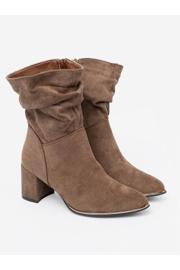 béžové boty ze semiše na podpatku 2