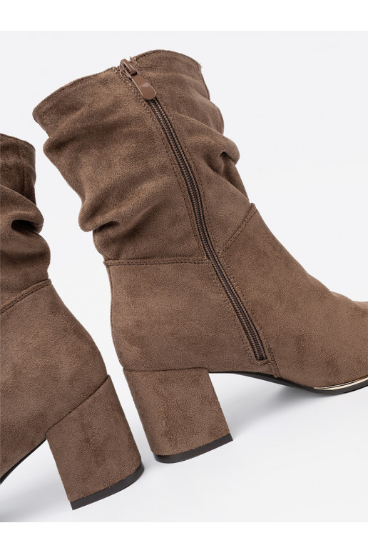 béžové boty ze semiše na podpatku