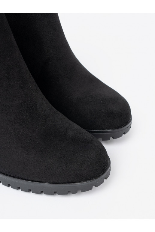 Černé boty na podpatku 