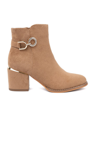 boty odcieniu m ze m detalem