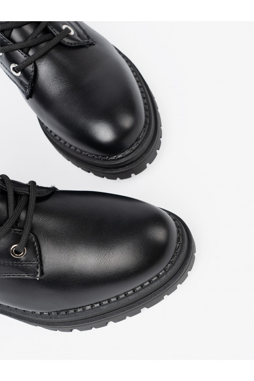  Černé Dámské boty z metalowym detalem