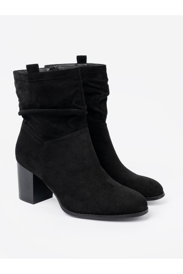 Černé ze semiše boty na podpatku  2