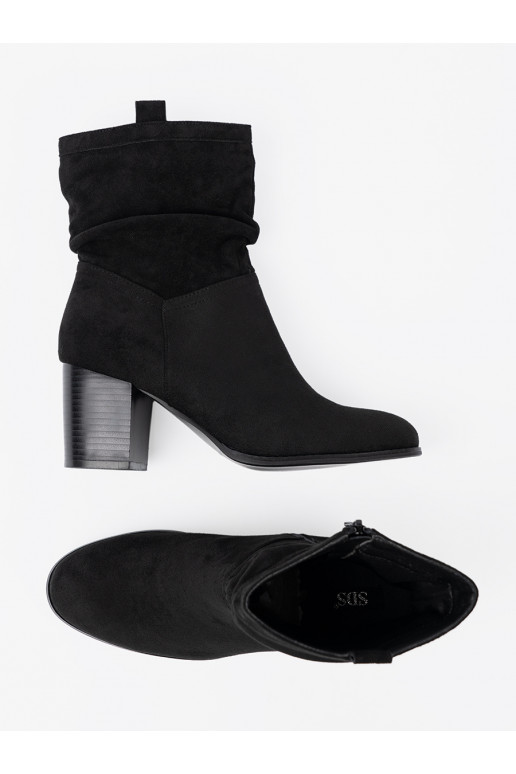 Černé ze semiše boty na podpatku  Černé ze semiše boty na podpatku