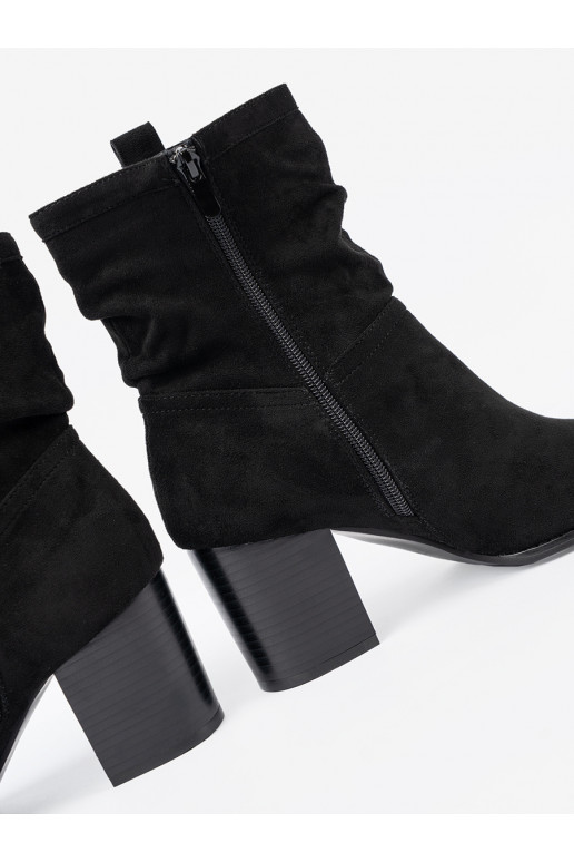 Černé ze semiše boty na podpatku  Černé ze semiše boty na podpatku