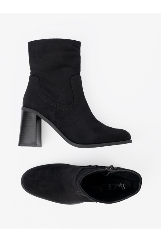 Černé boty  o klasycznym kroju