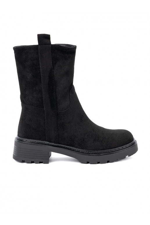 Černé boty s masivním podpatkem z cholewką 