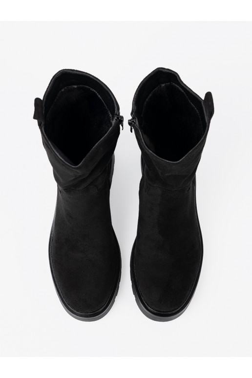 Černé boty s masivním podpatkem z cholewką 