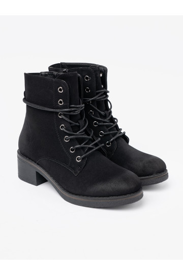 Černé boty se šněrováním  2