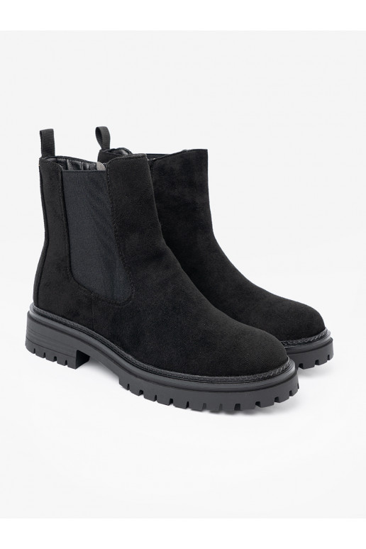  Černé boty s masivním podpatkem