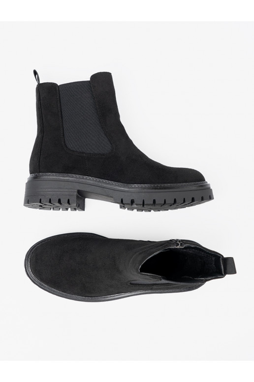  Černé boty s masivním podpatkem